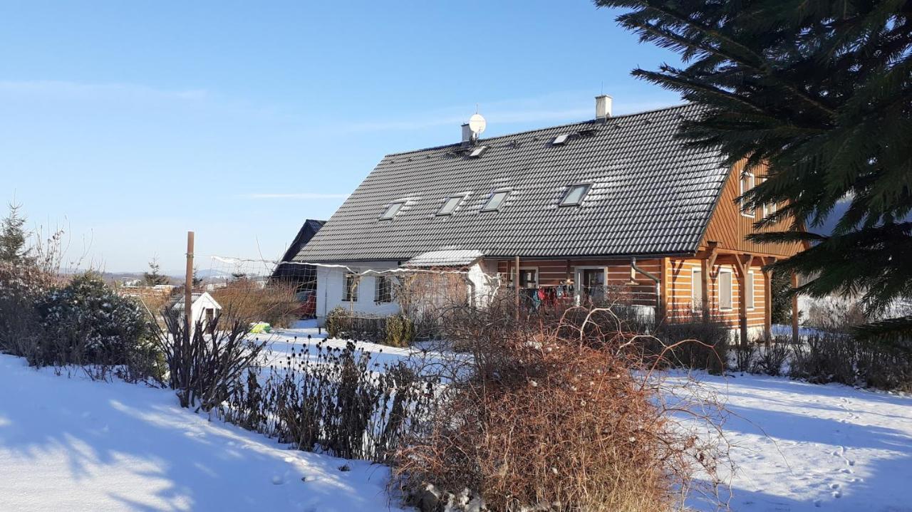 Apartman V Chaloupce Na Vrsku Bernsdorf Eksteriør bilde