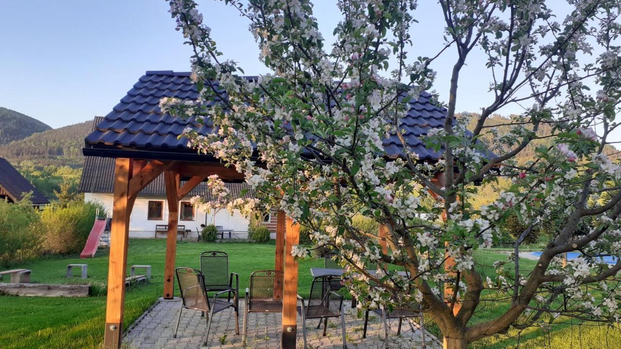 Apartman V Chaloupce Na Vrsku Bernsdorf Eksteriør bilde