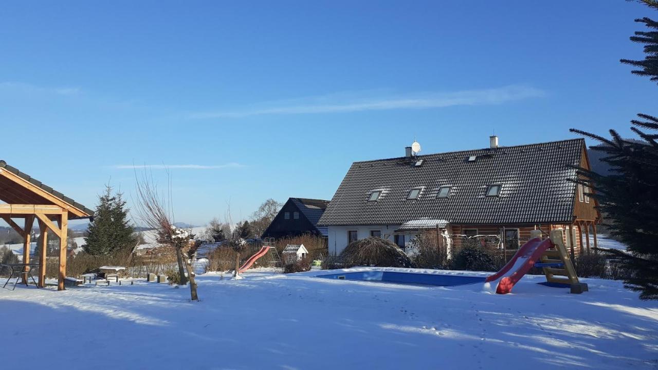 Apartman V Chaloupce Na Vrsku Bernsdorf Eksteriør bilde