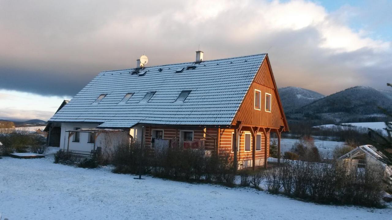 Apartman V Chaloupce Na Vrsku Bernsdorf Eksteriør bilde